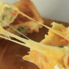Cách làm Sandwich Mandu Phô Mai món ăn vặt cực hấp dẫn không thể bỏ qua