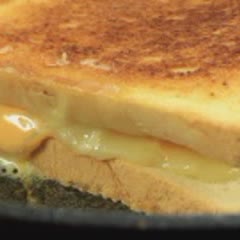 Cách làm Sandwich Mandu Phô Mai món ăn vặt cực hấp dẫn không thể bỏ qua