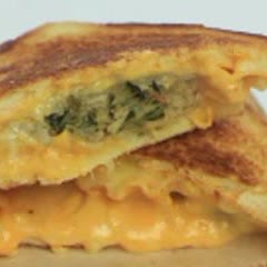 Cách làm Sandwich Mandu Phô Mai món ăn vặt cực hấp dẫn không thể bỏ qua