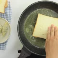 Cách làm Sandwich Mandu Phô Mai món ăn vặt cực hấp dẫn không thể bỏ qua