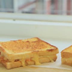Cách làm Sandwich Mandu Phô Mai món ăn vặt cực hấp dẫn không thể bỏ qua