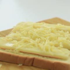 Cách làm Sandwich Mandu Phô Mai món ăn vặt cực hấp dẫn không thể bỏ qua