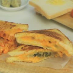 Cách làm Sandwich Mandu Phô Mai món ăn vặt cực hấp dẫn không thể bỏ qua