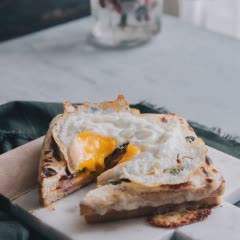 Cách làm Sandwich thịt nguội và phô mai nướng giòn - Croque Monsieur