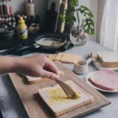Cách làm Sandwich thịt nguội và phô mai nướng giòn - Croque Monsieur