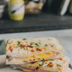 Cách làm Sandwich thịt nguội và phô mai nướng giòn - Croque Monsieur