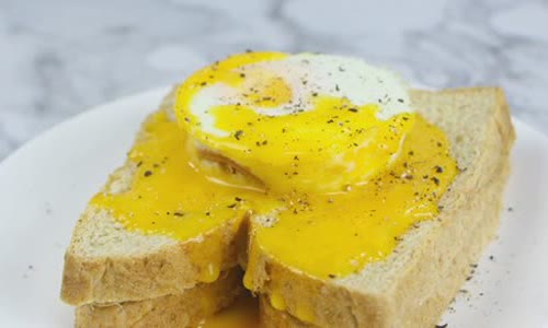 Cách làm Sandwich trứng nướng và sốt Hollandaise