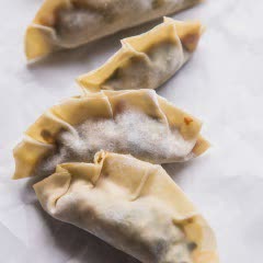 Cách làm Sủi cảo nhân rau củ