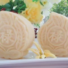 Cách Làm Bánh Đậu Xanh Dừa Nạo Hình Lá Thơm Ngon