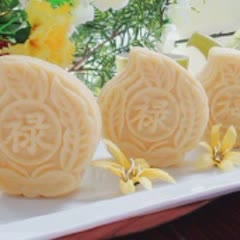 Cách Làm Bánh Đậu Xanh Dừa Nạo Hình Lá Thơm Ngon