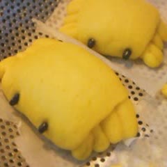 Cách làm bánh bao bí đỏ hình cua
