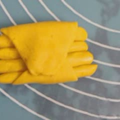 Cách làm bánh bao bí đỏ hình cua