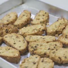Cách làm Bánh Biscotti hạt dẻ cười giòn tan bùi bùi
