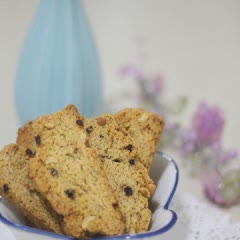 Cách làm Bánh Biscotti hạt dẻ cười giòn tan bùi bùi