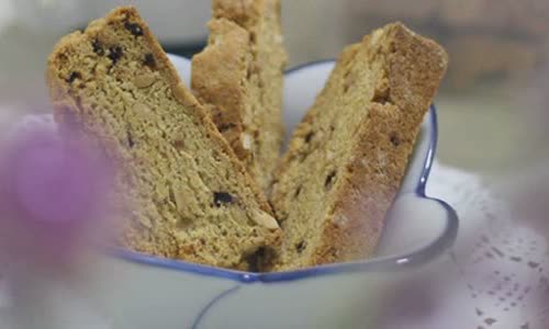 Cách làm Bánh Biscotti hạt dẻ cười giòn tan bùi bùi