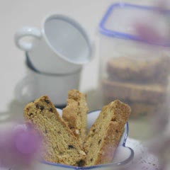 Cách làm Bánh Biscotti hạt dẻ cười giòn tan bùi bùi
