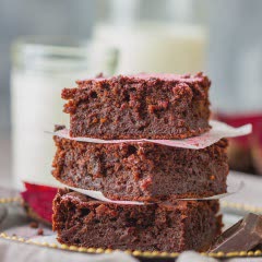 Cách làm Bánh Brownie Socola Củ Dền độc lạ ngày Valentine 