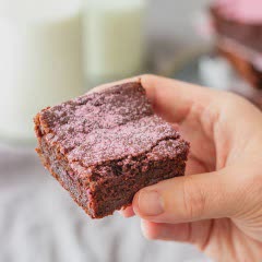 Cách làm Bánh Brownie Socola Củ Dền độc lạ ngày Valentine 