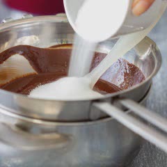Cách làm Bánh Brownie Socola Củ Dền độc lạ ngày Valentine 