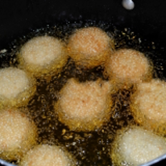 Cách làm món bánh cam (bánh ram) tuổi thơ