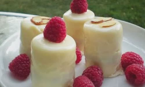 Cách Làm Bánh Chocolate Trắng Mâm Xôi Đơn Giản