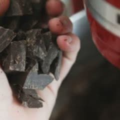Cách làm bánh chocolate trộn bơ đường