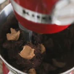 Cách làm bánh chocolate trộn bơ đường