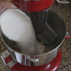Cách làm bánh chocolate trộn bơ đường