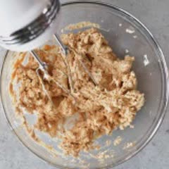 Cách làm Bánh cốm bơ đậu phộng phủ chocolate