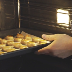 Cách làm bánh cookie bơ mè vỏ cam