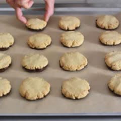 Cách làm Bánh cookie phủ chocolate