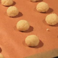 Cách Làm Bánh Cookies Bơ Nho Khô Danisa Thơm Ngon