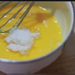 Cách làm bánh crepe kem dâu tươi