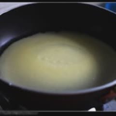 Cách làm bánh crepe kem dâu tươi