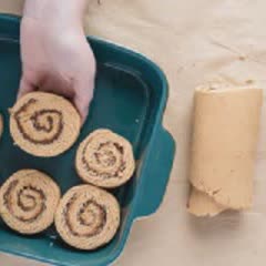 Cách làm bánh cuộn quế nhân khoai lang phủ kem phô mai