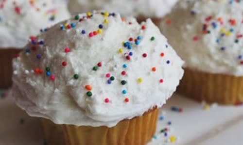 Cách Làm Bánh Cupcake Kem Vani Thơm Ngon Đơn Giản