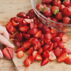 Cách Làm Bánh Dâu Tây Không Cần Lò Nướng Rất Dễ