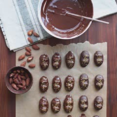 Cách làm Bánh dừa hạnh nhân phủ chocolate