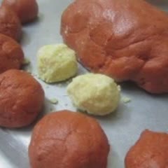 Cách làm Bánh gấc đậu xanh