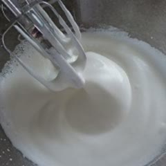 Cách làm bánh gato cuộn kem