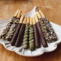 Cách Làm Bánh Gậy Phủ Chocolate Đơn Giản Cho Bé