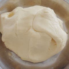 Cách làm Bánh Hình Trái Nhãn giòn tan cho cả nhà nhâm nhi