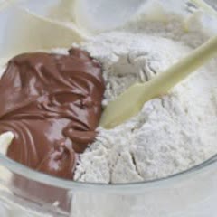 Cách làm bánh kem chocolate chi tiết
