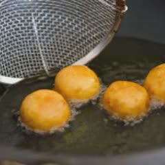 Cách Làm Bánh Khoai Lang Chiên Phòng Ngon Miệng