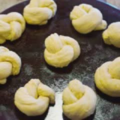Cách Làm Bánh Khoai Lang Nướng Giòn Ngon Như Tiệm