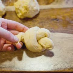 Cách Làm Bánh Khoai Lang Nướng Giòn Ngon Như Tiệm