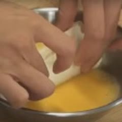 Cách làm bánh mì chuối cuộn phô mai