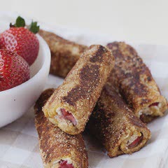Cách làm Bánh mì cuộn dâu tây chiên