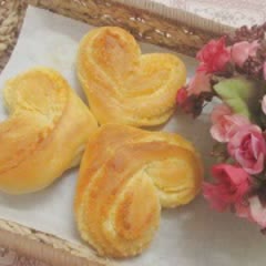 Cách Làm Bánh Mì Dừa Hình Trái Tim Cực Thơm Ngon