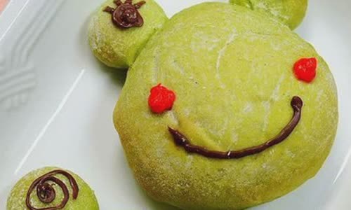 Cách Làm Bánh Mì Hình Chú Ếch Xinh Xắn Cho Bé